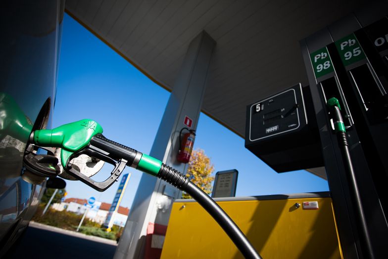 Rząd może tylko bezradnie obserwować rosnące ceny paliw. Ostatnia nadzieja w innej instytucji