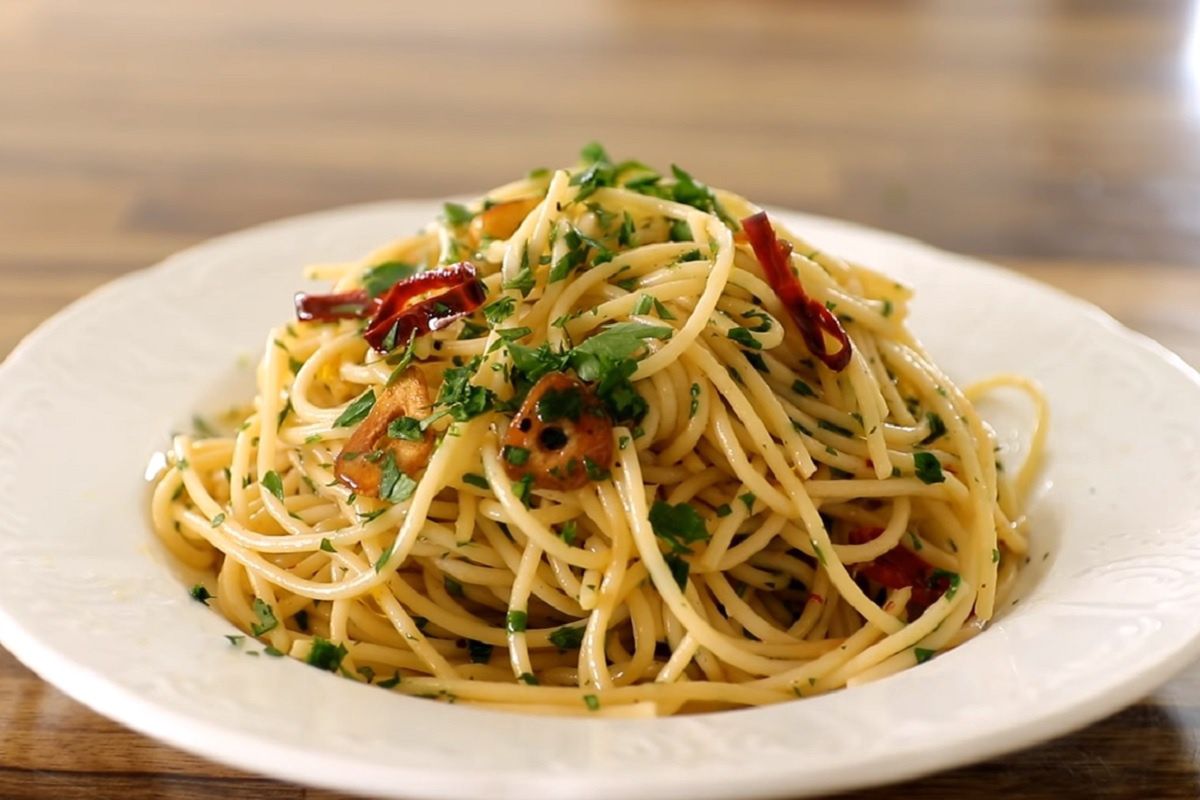 Przepis na spaghetti aglio e olio. Klasyka włoskiej kuchni w 10 minut