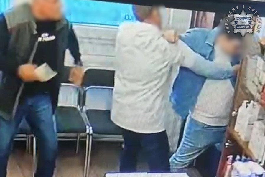 22-latek z nożem w aptece w Łazach. Został zatrzymany