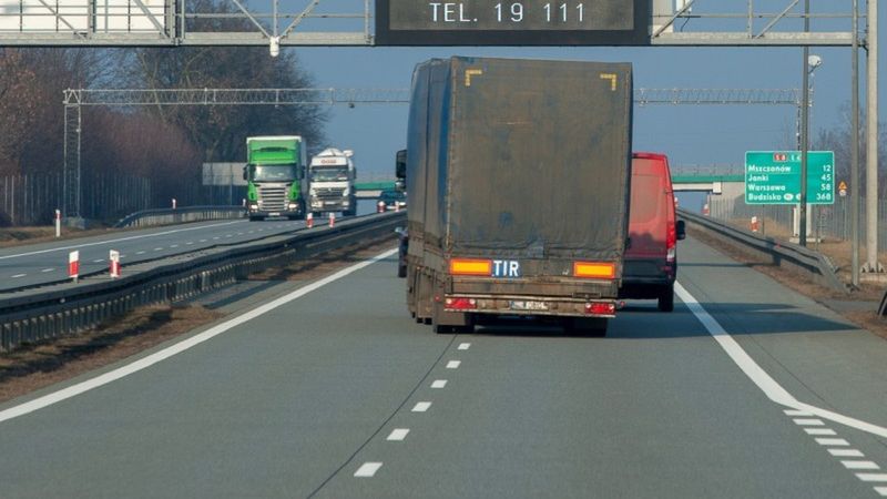 Informacje o infolinii GDDKiA wyświetlane są na drogach w całej Polsce (fot. GDDKiA)