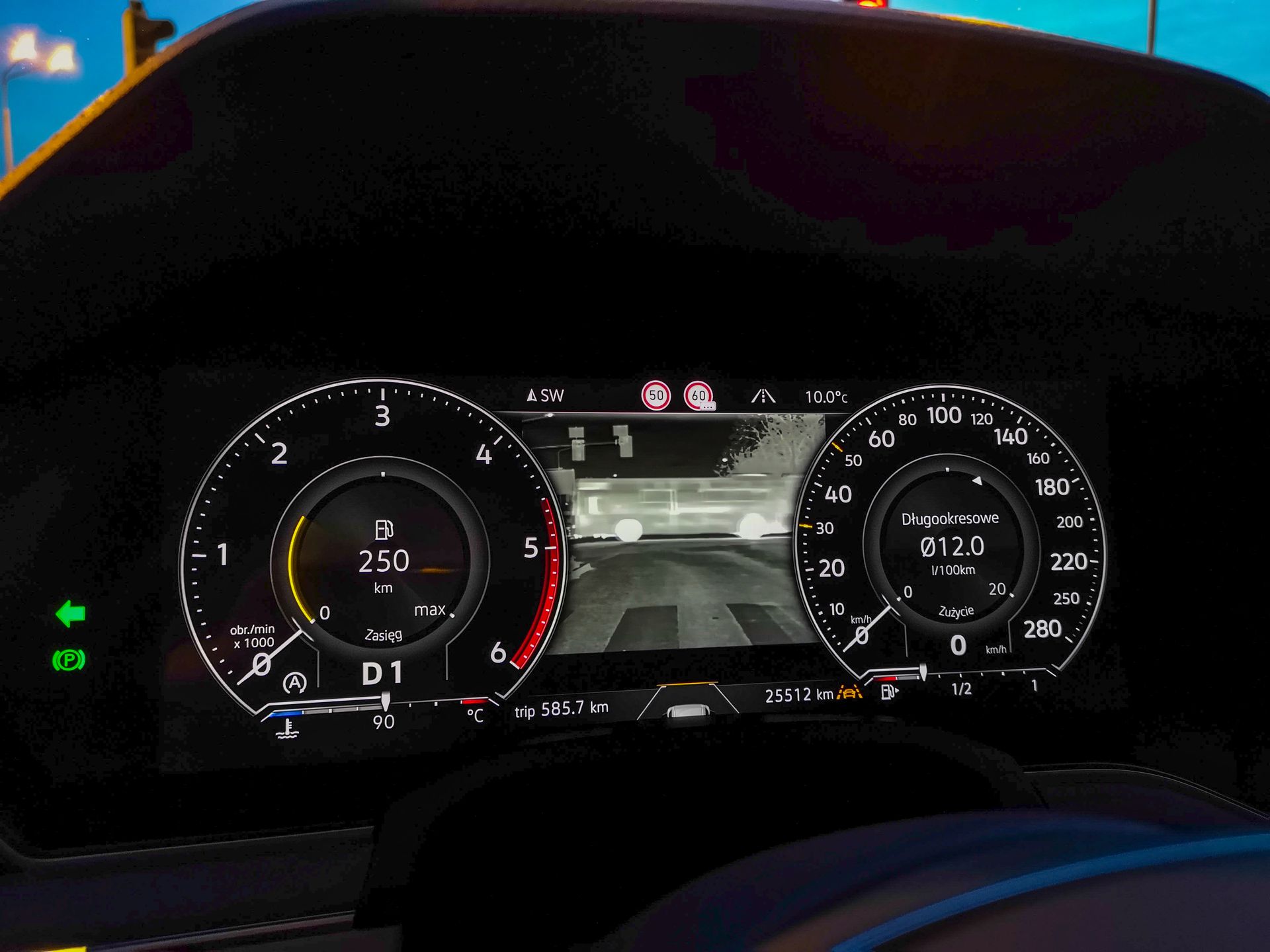 Volkswagen Touareg: Systemy wsparcia kierowcy z asystentem jazdy nocą i Innovision Cockpit 7