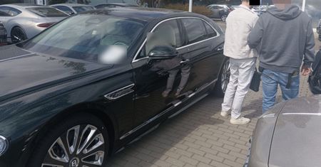 Fałszywy "dyrektor" po luksusowe auto. Policja zatrzymała 23-latka przy odbiorze Bentleya