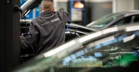 Kolejna firma, która postanowiła zostać w Rosji, wznawia działalność