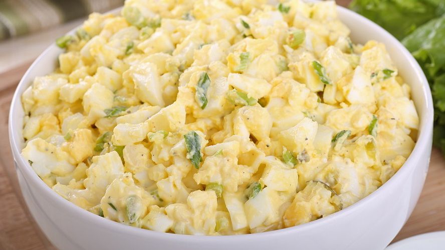 W święta zrób sałatkę jajeczna z chrzanem. Zniknie ze stołu jako pierwsza