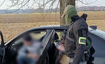 Zaczęło się od rutynowej kontroli. Znaleźli to nie tylko w jego aucie