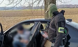 Zaczęło się od rutynowej kontroli. Znaleźli to nie tylko w jego aucie