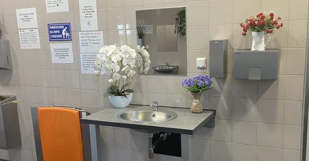 Nie spodziewała się, że będzie tak uroczo. Aż sprawdziła, czy na pewno weszła na MOP