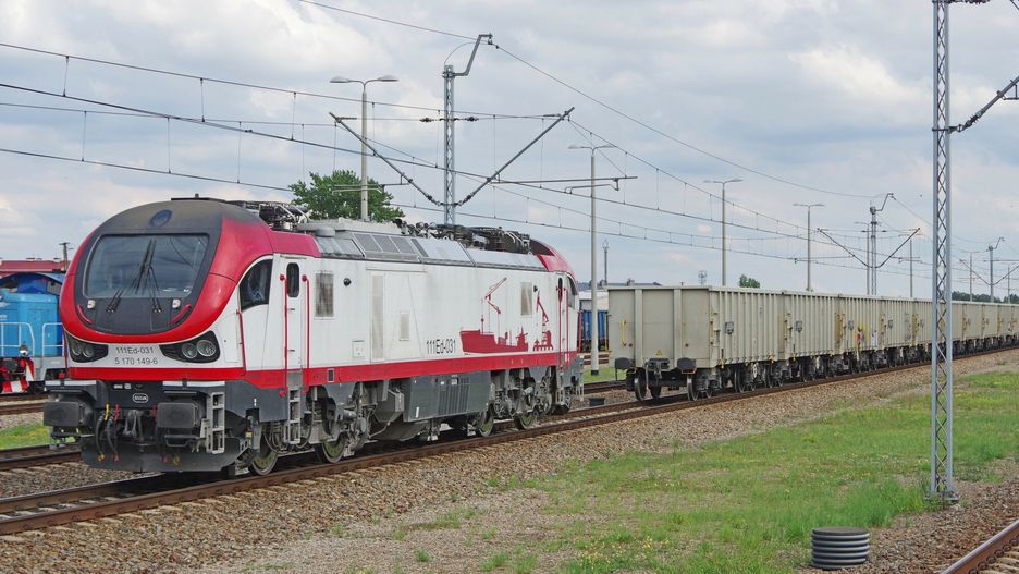 Tragedia na torach. Nie żyje 14-latek. Ratował koleżankę