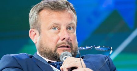 Adrian Klarenbach z TV Republika i jego żona oskarżeni o PIĘĆ PRZESTĘPSTW!