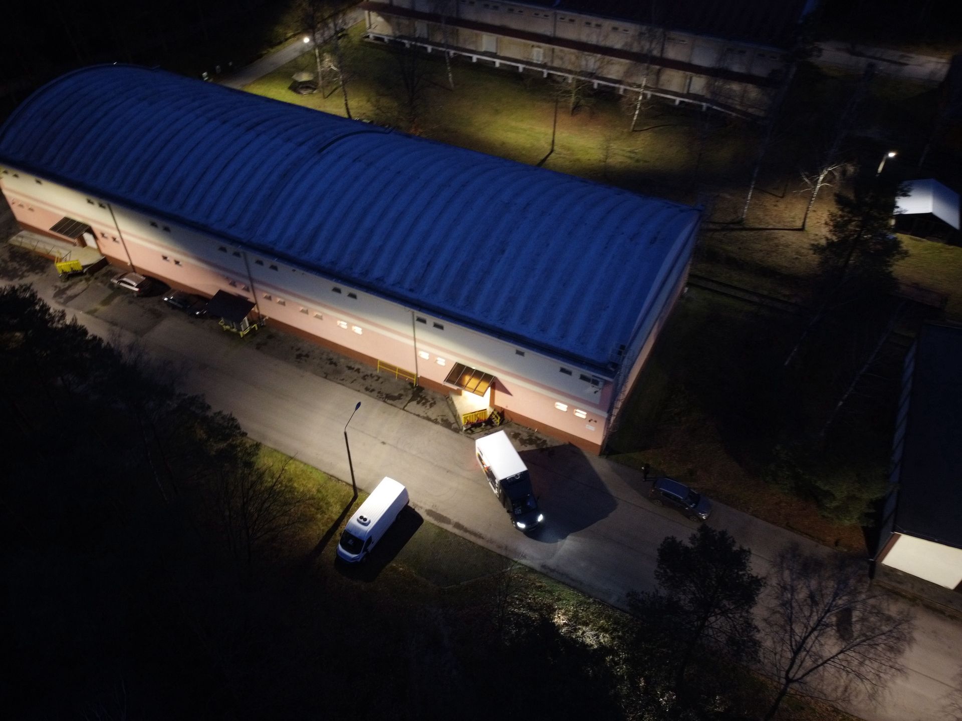 Szczepionka na koronawirusa trafiła do magazynu ARM