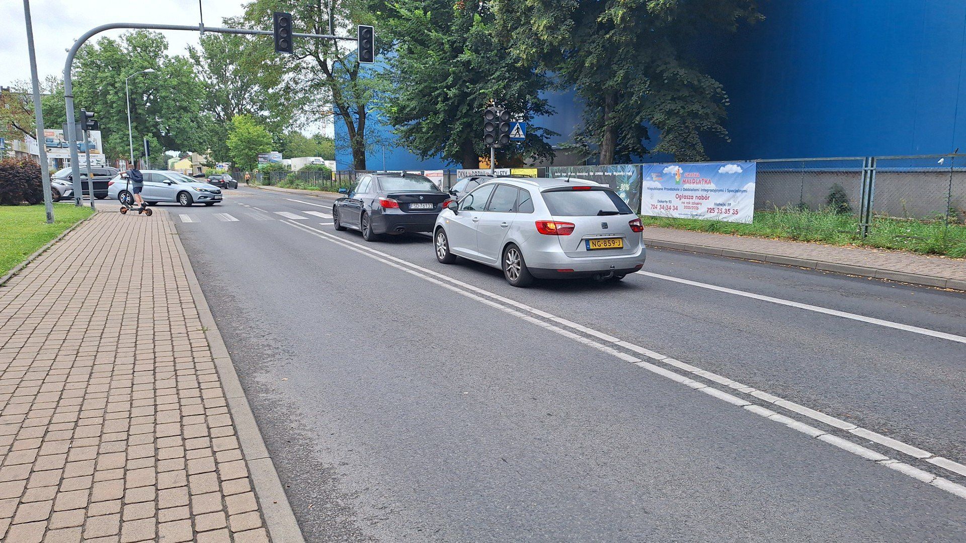 Ulicą Przemysłową autobusy nie jeżdżą już dwadzieścia lat. Od prawie dwóch dekad jest to ulica dwukierunkowa.