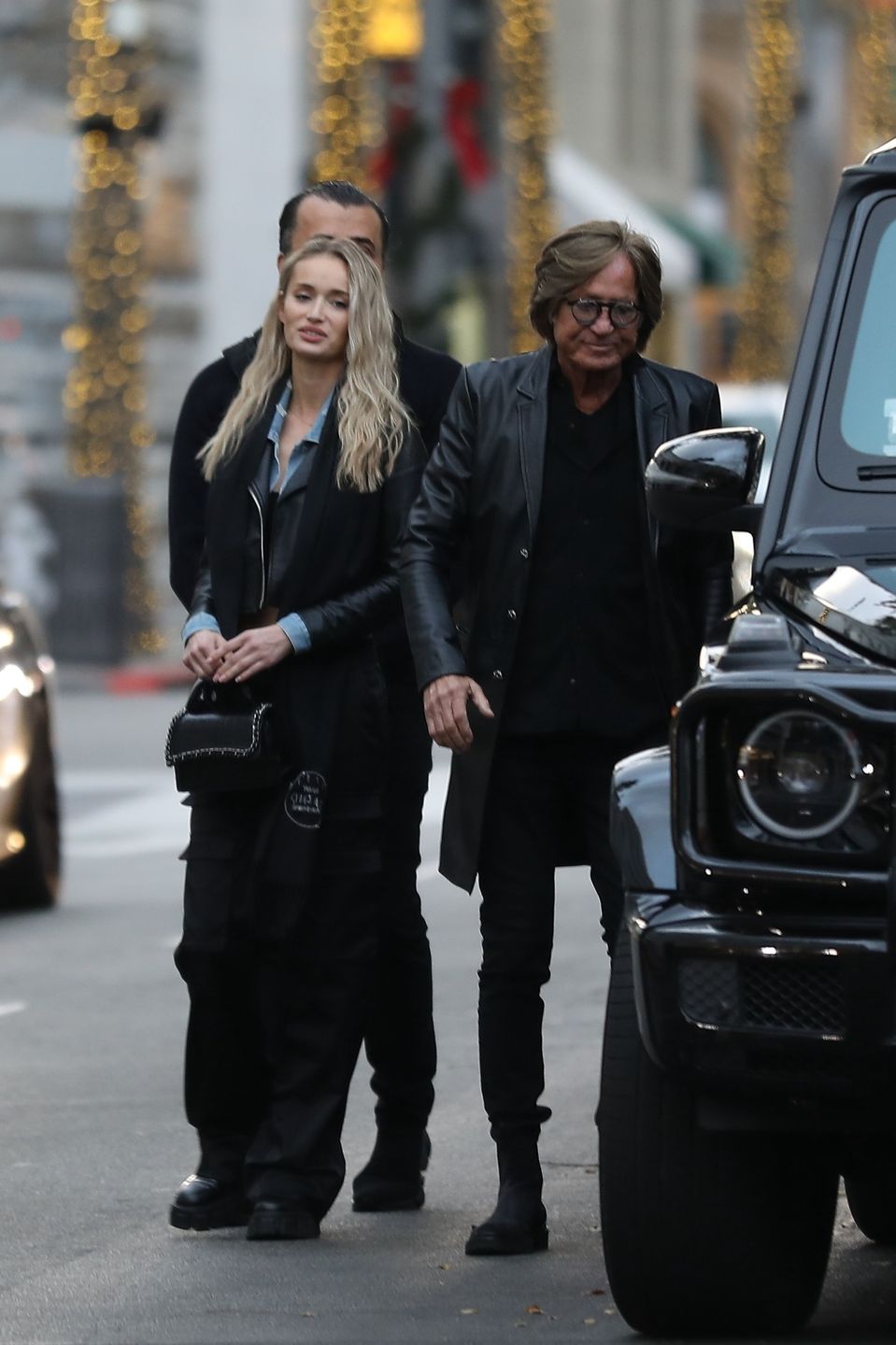 Mohamed Hadid "przyłapany" na buszowaniu po sklepach z o 42 lata młodszą modelką