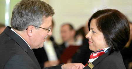 "Obraziła prezesa". Bohaterska stewardessa zwolniona mailem