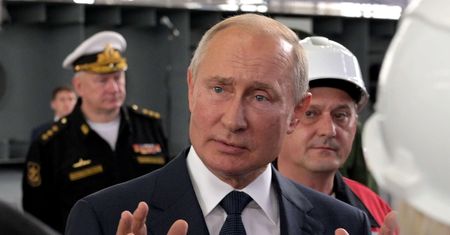 Putin daje podwyżki mundurowym i utajnia informacje o ich majątkach