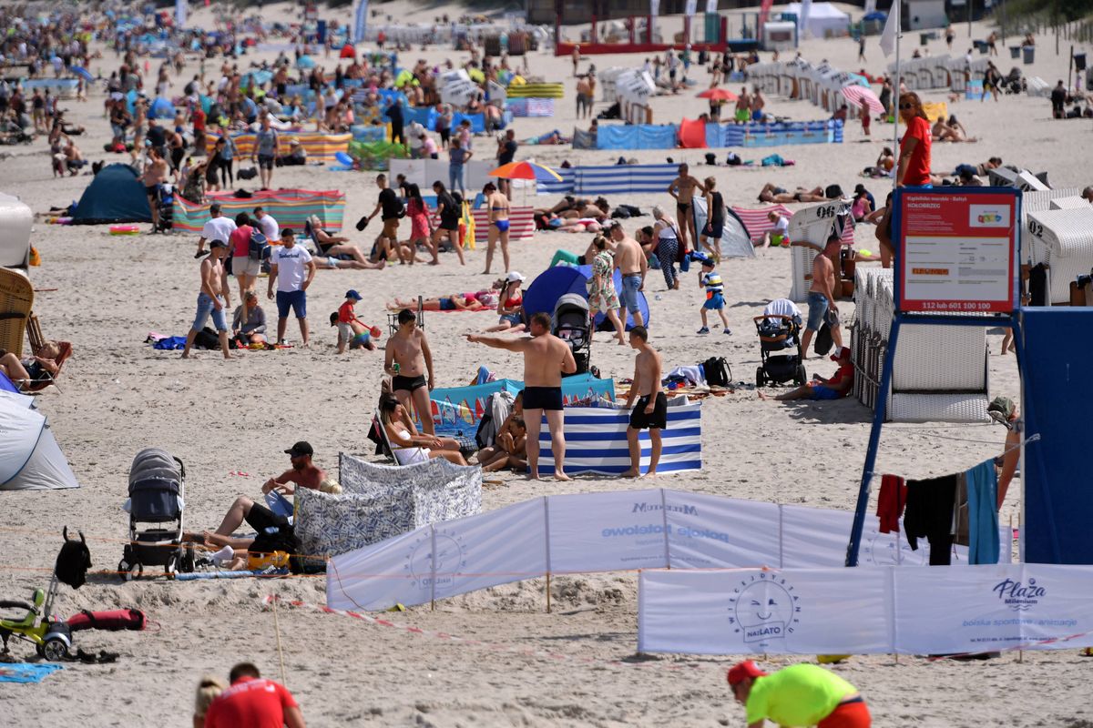 Mało interwencji na plażach. Ale za jedno nadal lecą mandaty