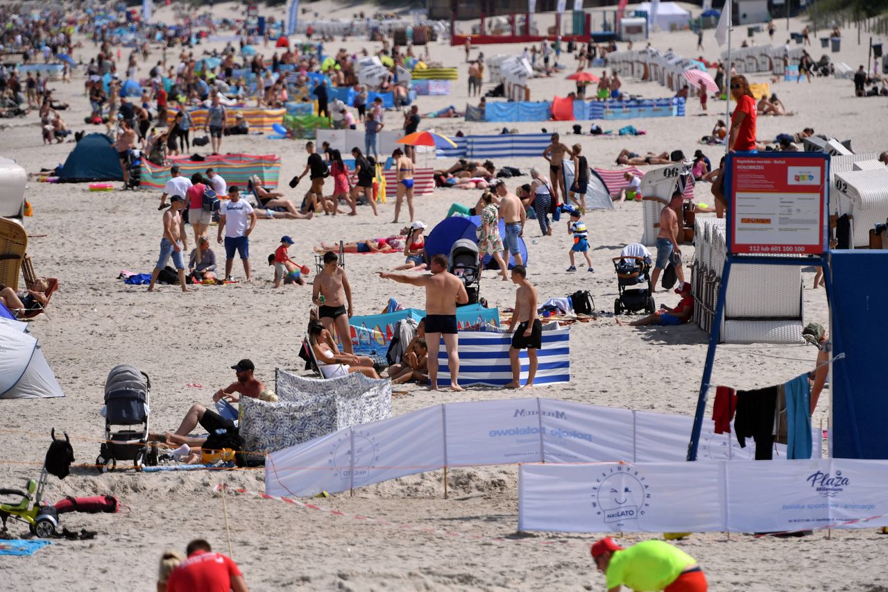 Mało interwencji na plażach. Ale za jedno nadal lecą mandaty