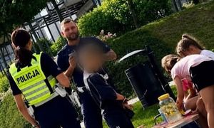 Dzieci sprzedają lemoniadę przy drodze. Sanepid wydał decyzję