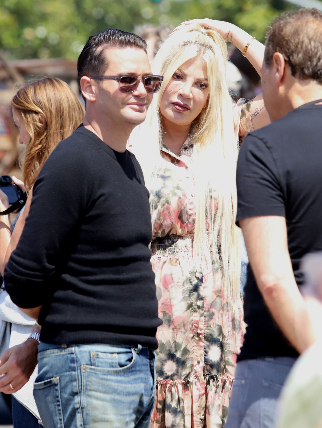 Tori Spelling na wyścigach w Beverly Hills