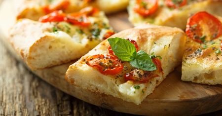 Focaccia z serem – puszysta i aromatyczna