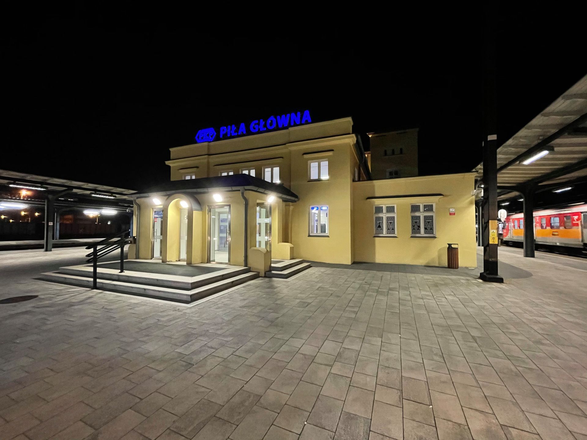 Dobry iPhone w "dobrej" cenie. iPhone 12: test 32