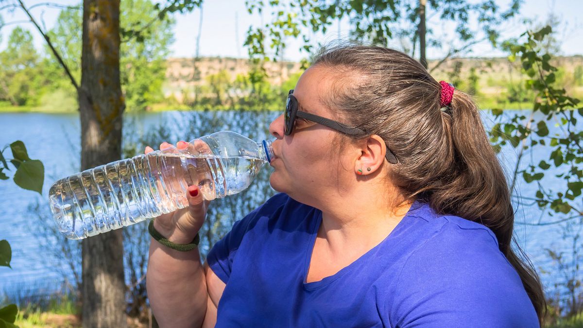 Najlepszy napój na upały? Nie daj nabić się w butelkę