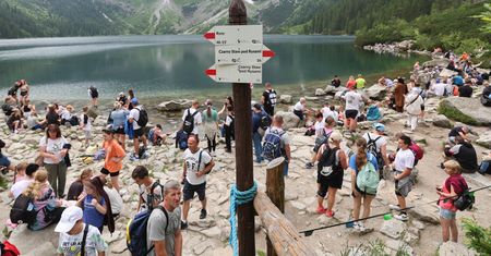 "Zupa turystyczna" nad Morskim Okiem. W górach sypią się mandaty