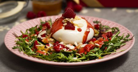 Na walentynkową kolację przygotuj sałatkę jak z najlepszej restauracji. To będzie miłość od pierwszego kęsa