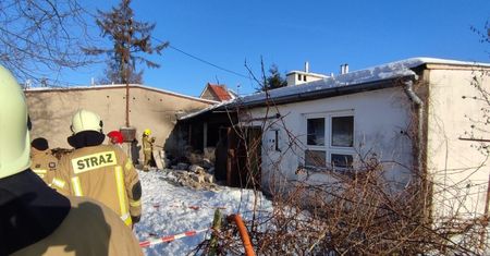 Tragiczny wybuch w bloku socjalnym w Ornetce. Zginął 45-letni mężczyzna, siedem osób ewakuowanych
