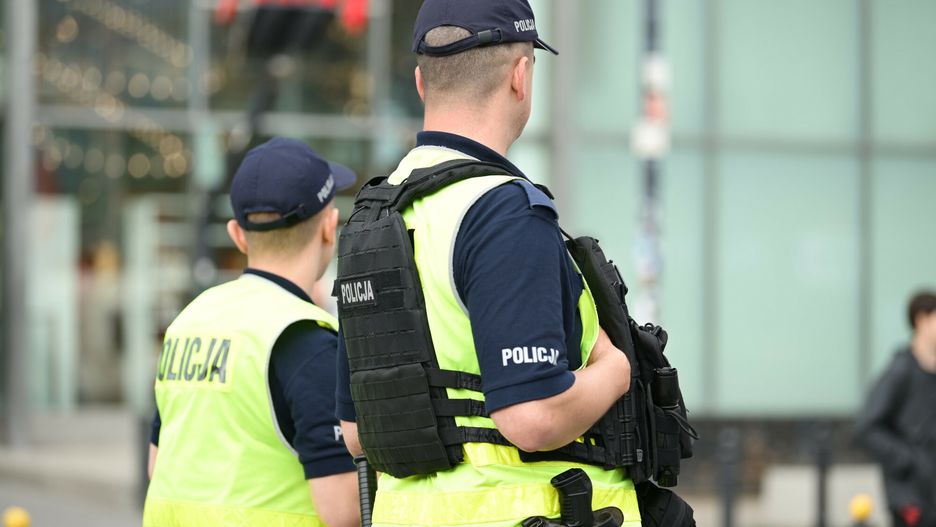 Policja powstrzymała kobietę przed wyrzuceniem oszczędności do śmietnika