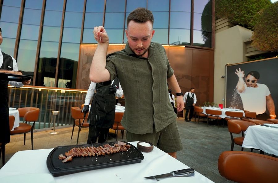 Ksiażulo przetestował restaurację Salt Bae'a
