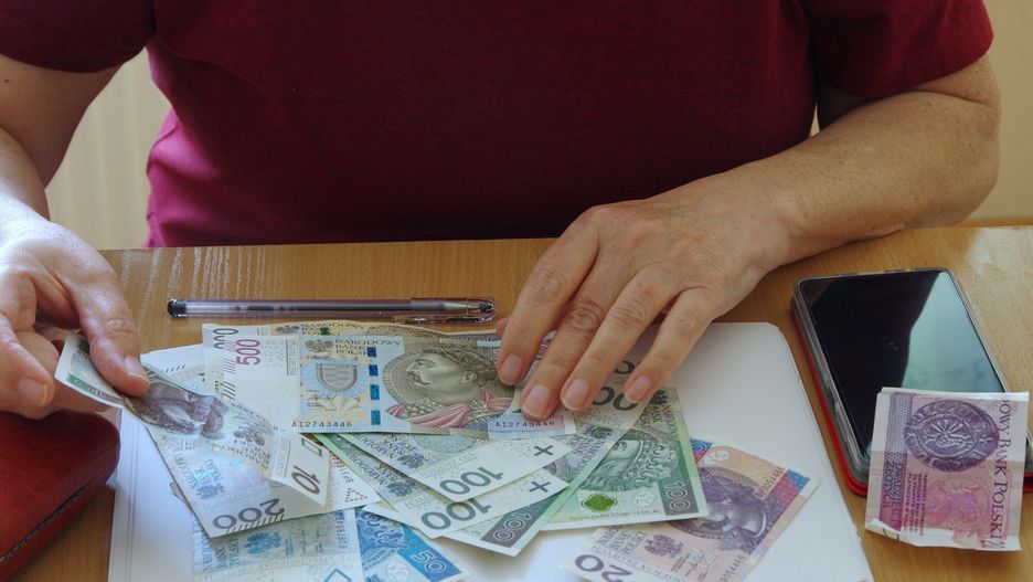 Stock Marek Bazak
Fot. Zofia i Marek Bazak/East News
N/z liczenie domowego budzetu - problemy finansowe w roku 2023.
ZOFIA BAZAK