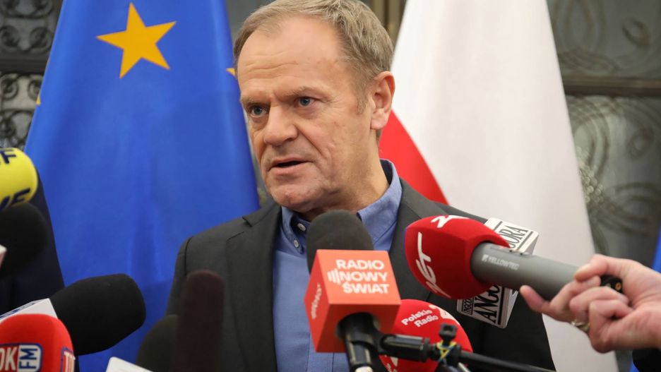 Donald Tusk zaskoczył koszulą w niebieskim kolorze