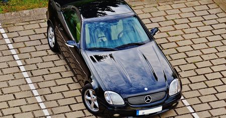 Awantura o miejsce parkingowe zakończona atakiem "tapeciakiem". 55-latek z zarzutami