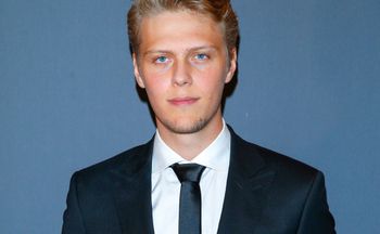 Wychował się w Niemczech. Nie ukrywa, czego nauczyli go w szkole