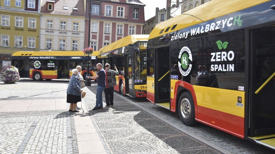 Do Wałbrzycha dotarło sześć nowych autobusów wodorowych. W mieście jest ich już w sumie dwadzieści