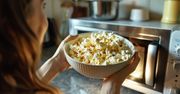 Popcorn zrobisz w mikrofalówce. Nawet jeśli kupiłeś ziarna kukurydzy luzem