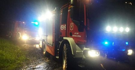 Małopolska. Strażacy obrzuceni kamieniami. Szok w Koszarach