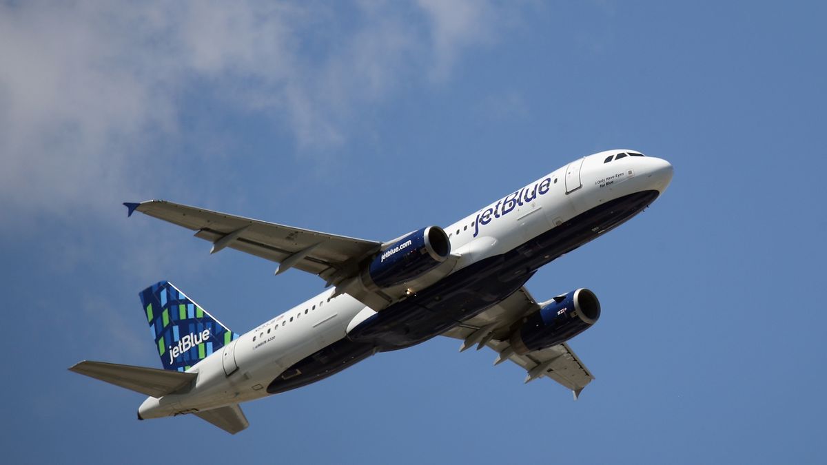 NEW YORK - AUGUST 24 : An Airbus 320-232 operated by JetBlue takes off from JFK Airport on August 24, 2019 in the Queens borough of New York City. (Photo by Bruce Bennett/Getty Images)  (Photo by Bruce Bennett/Getty Images)