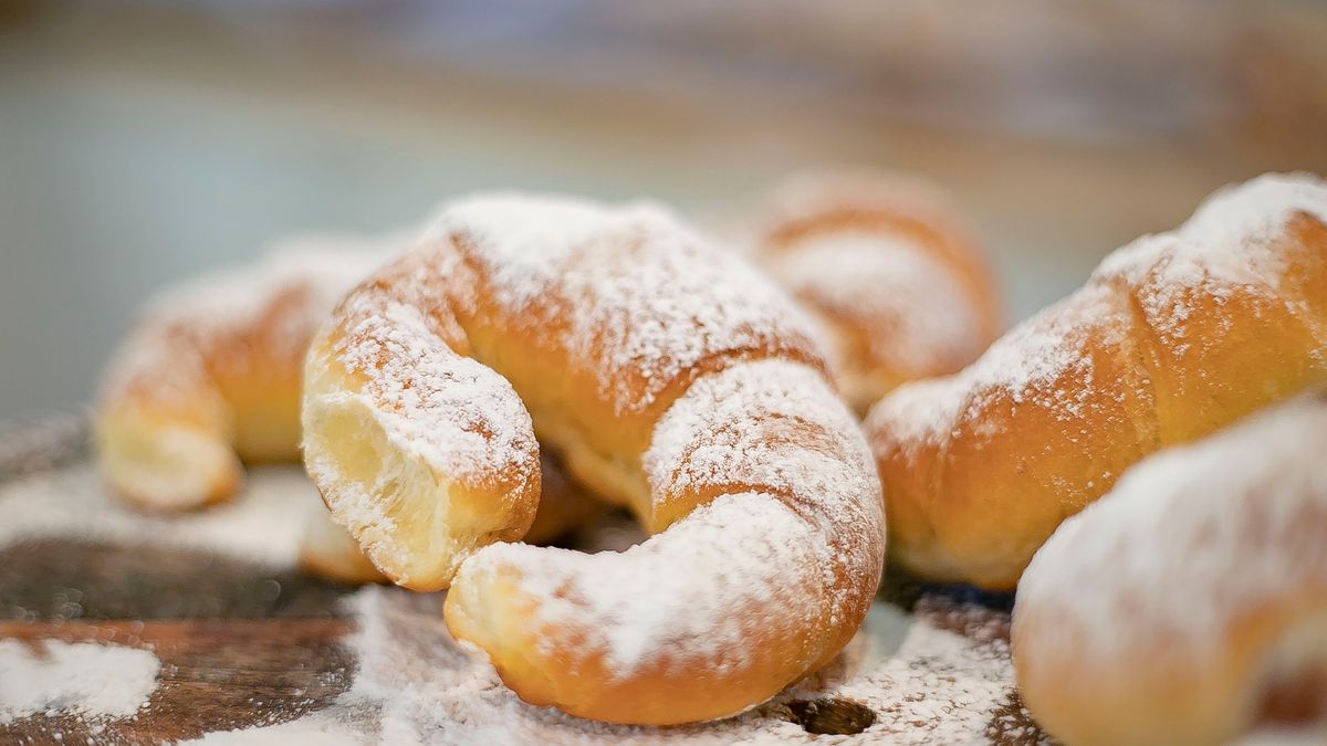 Rogaliki drożdżowe z marmoladą