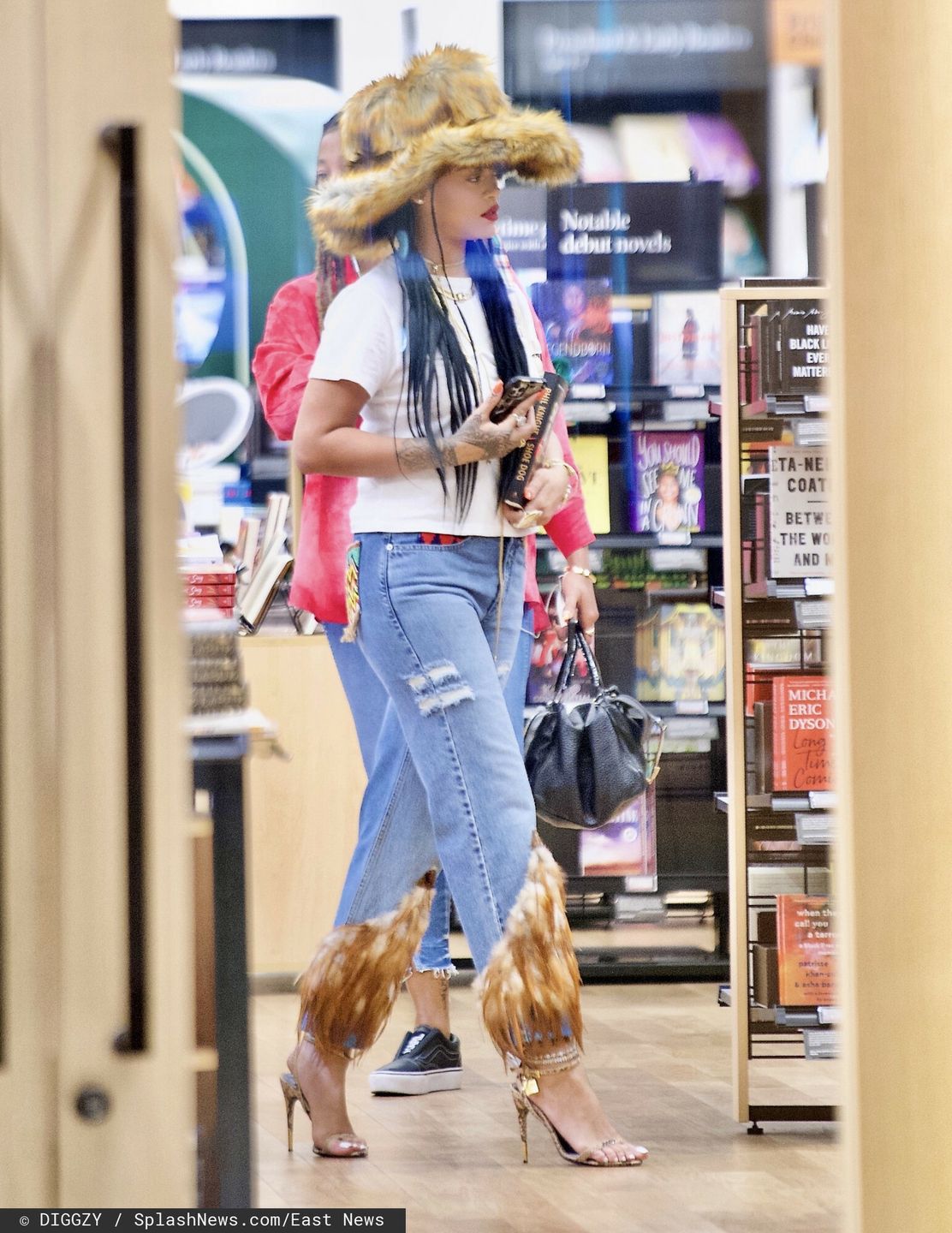Rihanna na zakupach w księgarni