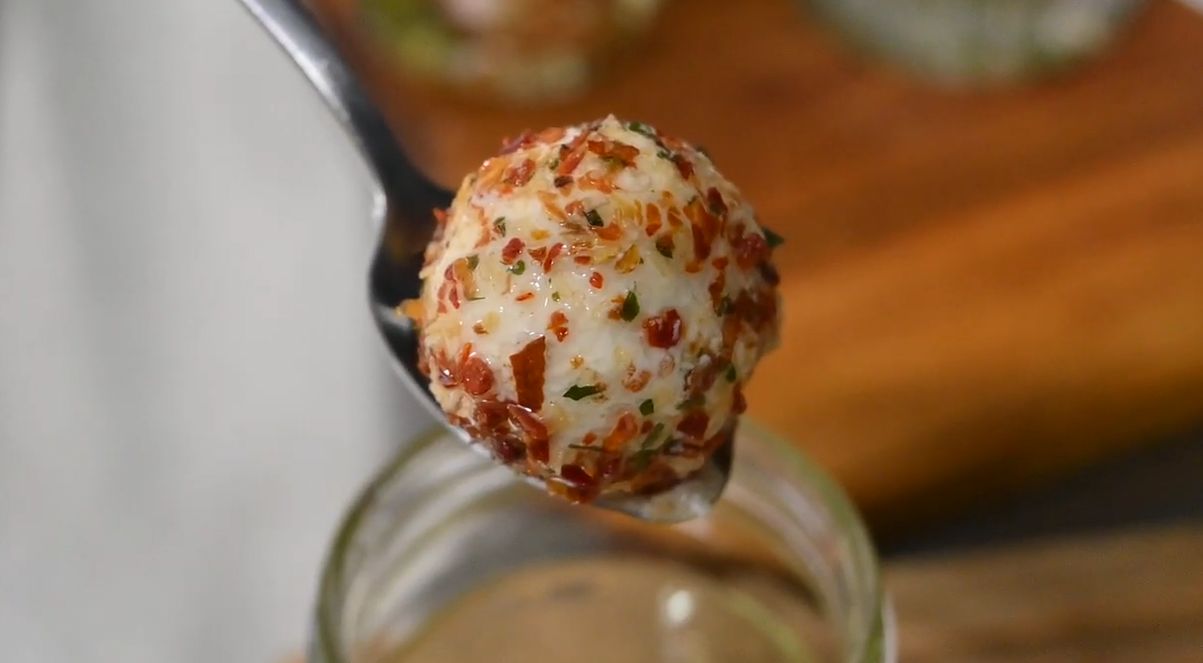 Domowy labneh w przyprawach