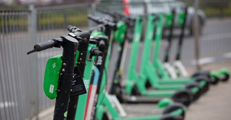 Warszawa. Hulajnogi elektryczne. Rząd przyjął projekt nowelizacji ustawy