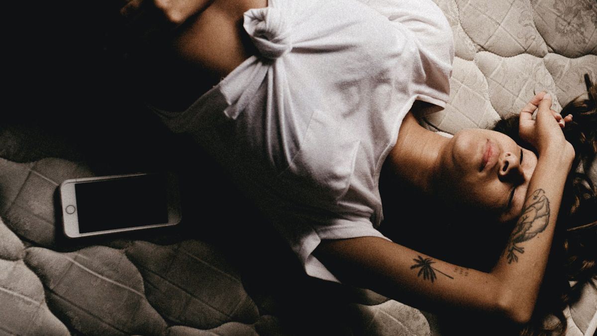 Ups. Pojawiły się wątpliwości, czy tryb nocny w smartfonach naprawdę ułatwia zasypianie 1