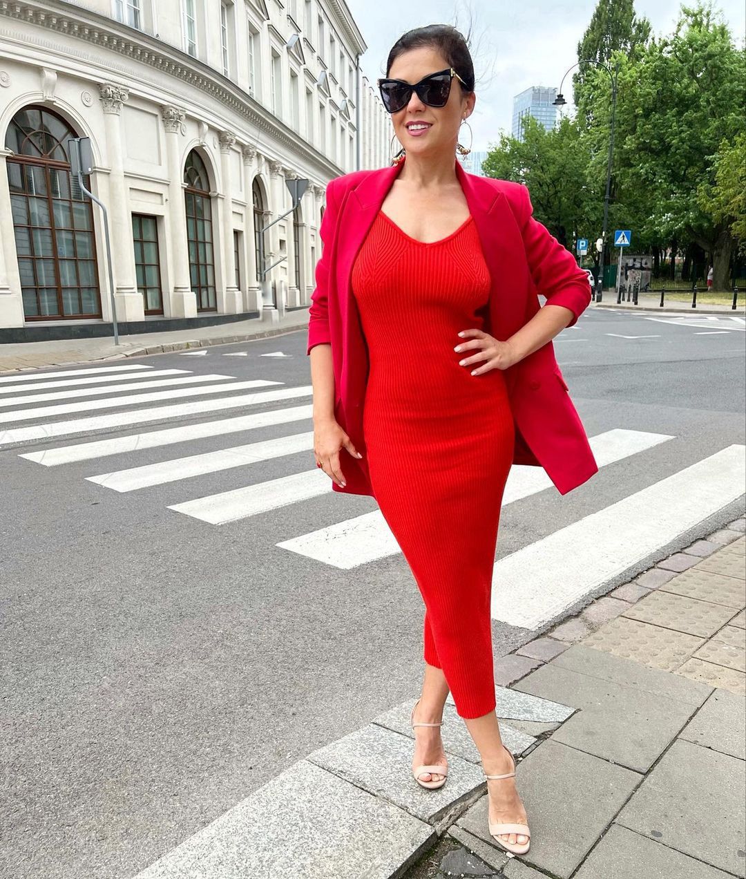 Katarzyna Cichopek w cielistych i minimalistycznych sandałach 