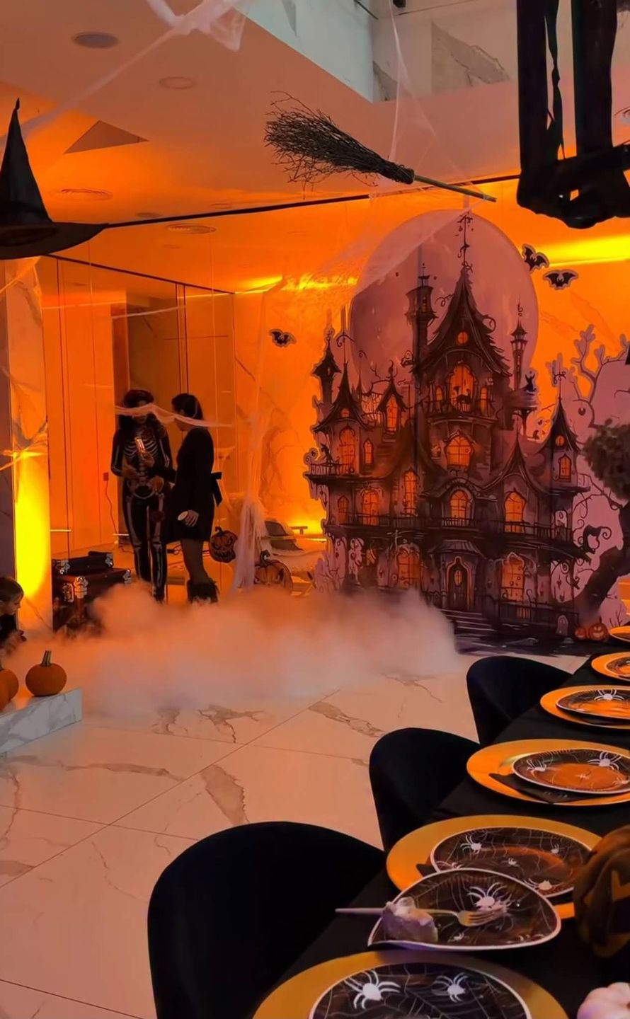 Klaudia Halejcio udekorowała willę na Halloween