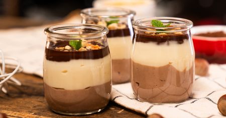 Pyszne warstwowe deserki Kinder Bueno. Słoiczki szybko będą świecić pustkami