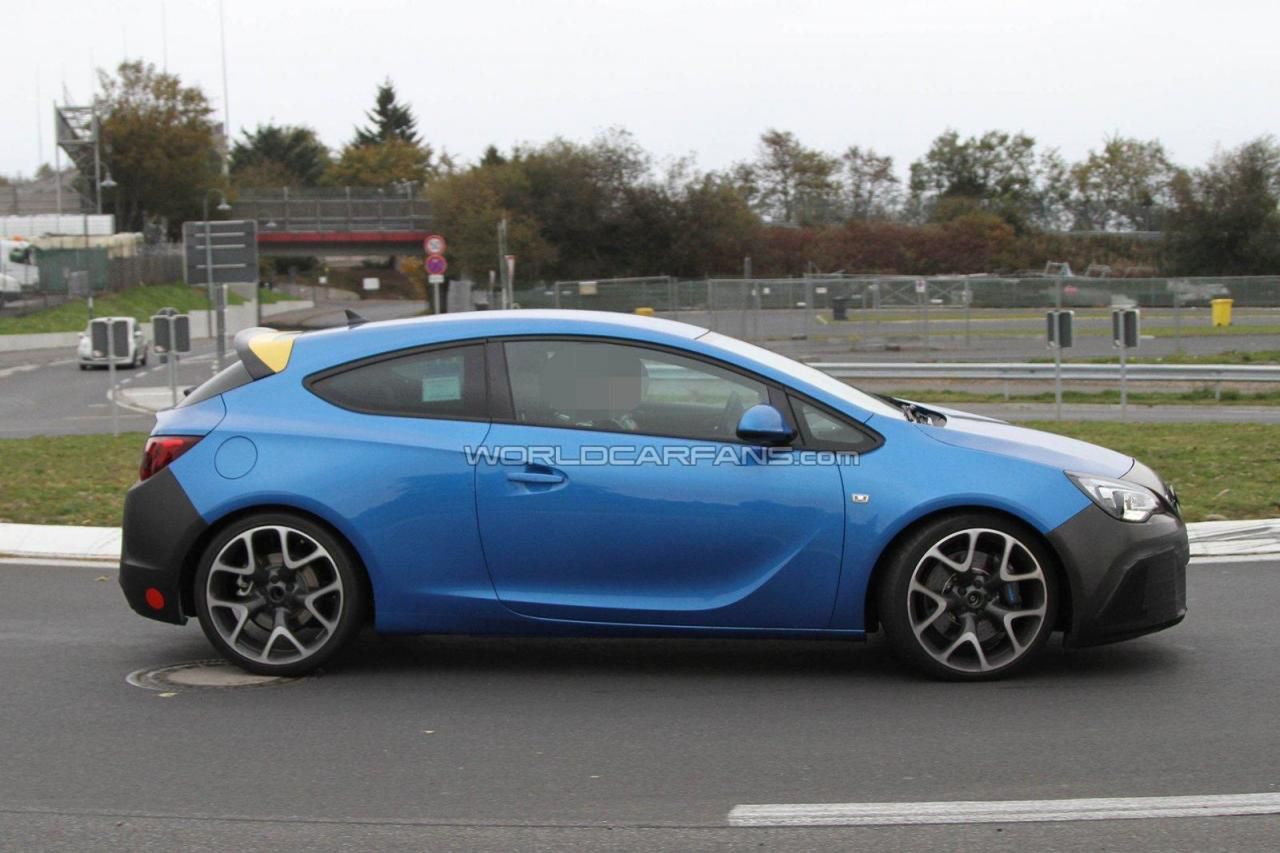 Opel Astra OPC 2012