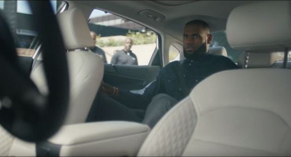LeBron James reklamuje autonomiczne auta Intela