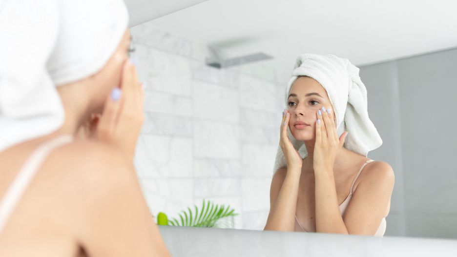 Dermokosmetyki to nazwa preparatów przeznaczonych do pielęgnacji twarzy i ciała, zwłaszcza skóry wymagającej i z problemami.