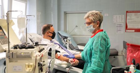 Koronawirus. Rząd wynagrodzi ozdrowieńców za oddawanie osocza